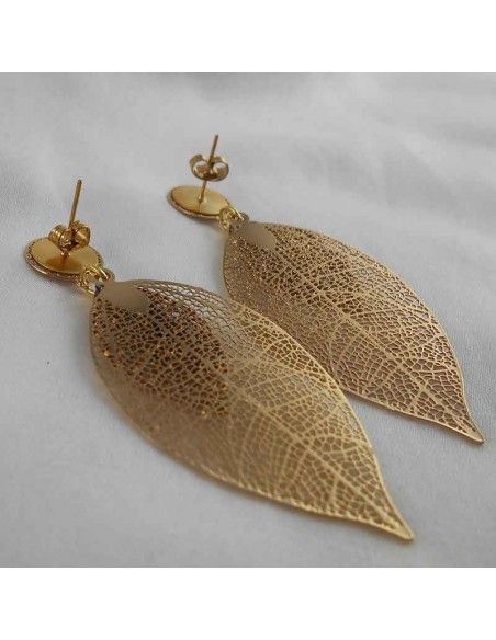 Boucle d'oreille feuille dorée noire