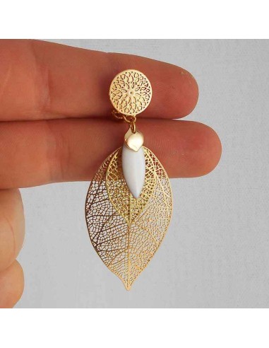 Boucles d'oreilles clips dorées feuilles blanches 2